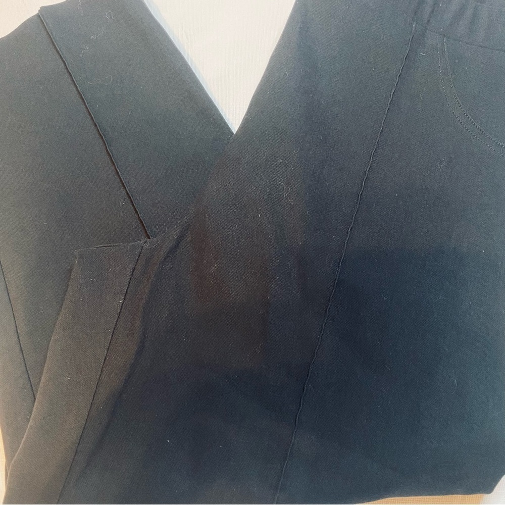 Joseph Ribkoff Black Cropped Pants with Gold Printed Logo - Picture 5 of 6